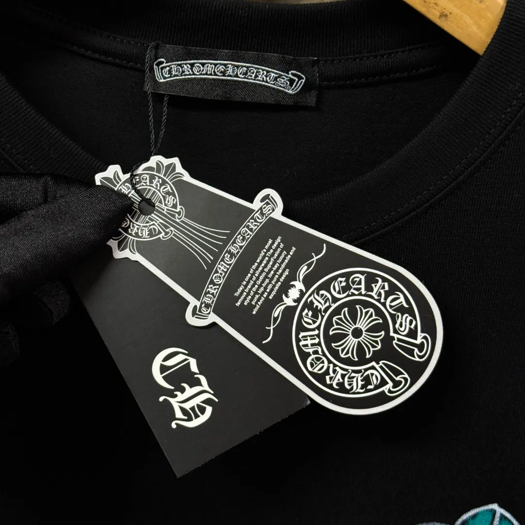 P170 Chrome Hearts* Chrome Hearts are made of 320g double yarn fabric, 1*1 Solona rib, imported digital front and rear white ink direct injection, loose version, same style for men and women. Color: Black White Size: XS S M L